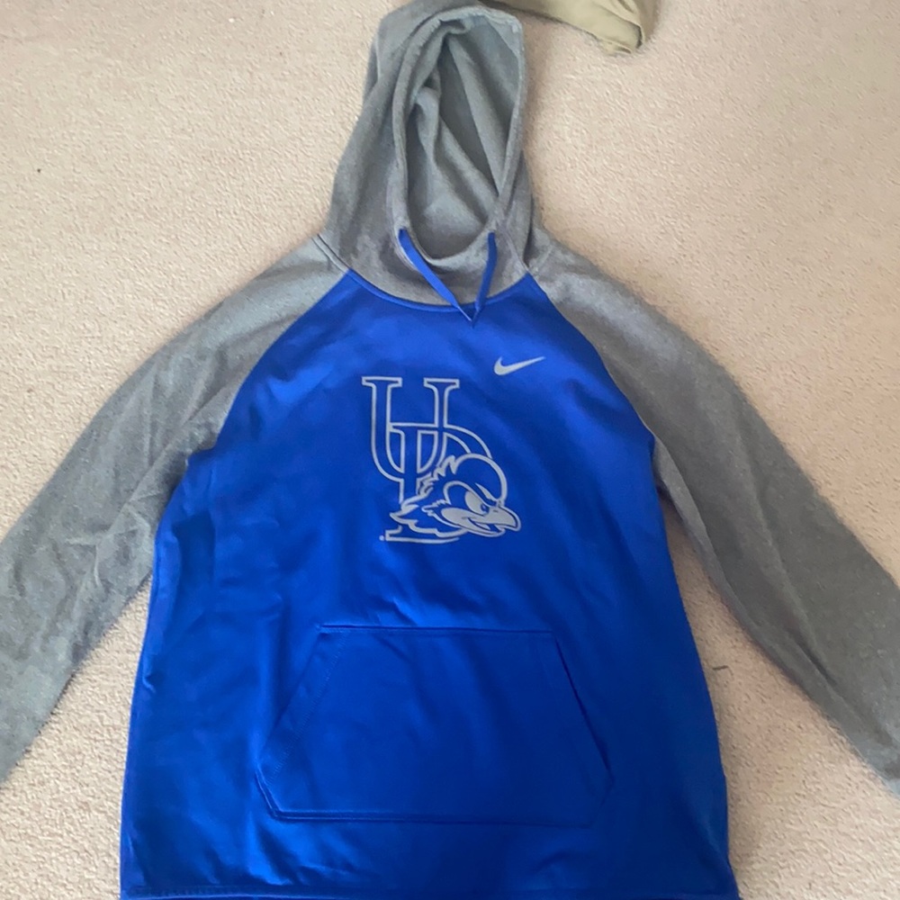 University of Delaware Nike Sweatshirt